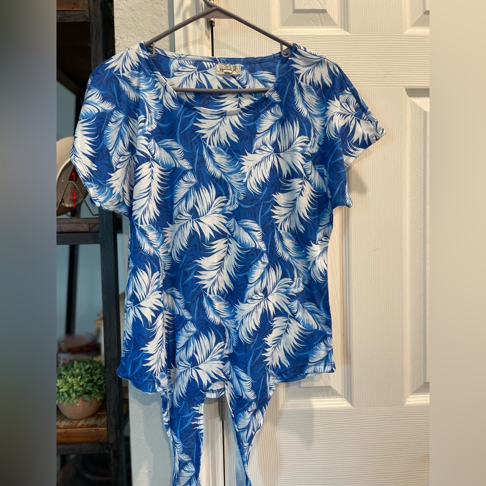 One World Blue White Tropical Hawaiian palms short sleeve tie waist blouse PM